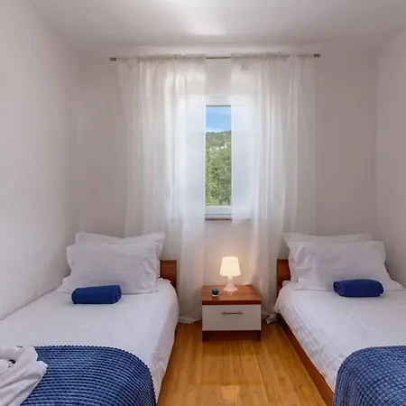 Mit Terrasse Und Meerblick By Interhome *