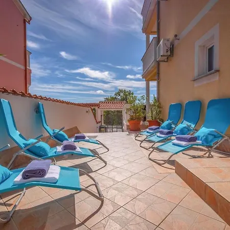 Apartman Mit Terrasse Und Meerblick By Interhome